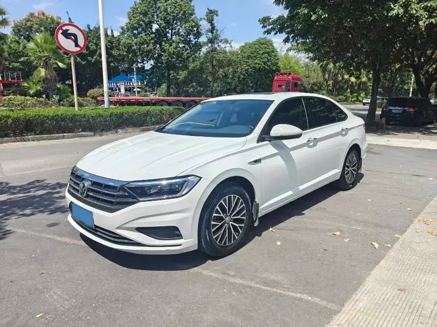 2021 VOLKSWAGEN SAGITAR view 1