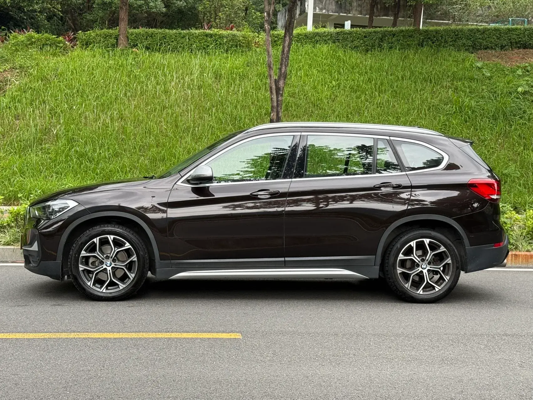 2021 BMW X1 thumbnail 4