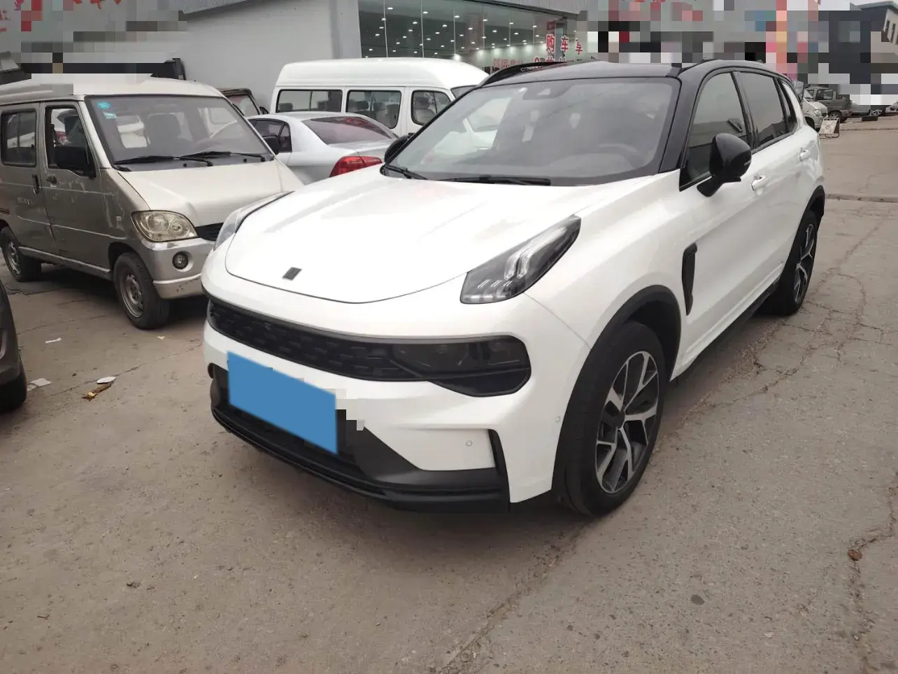 2021 LYNK&CO 01 view 1