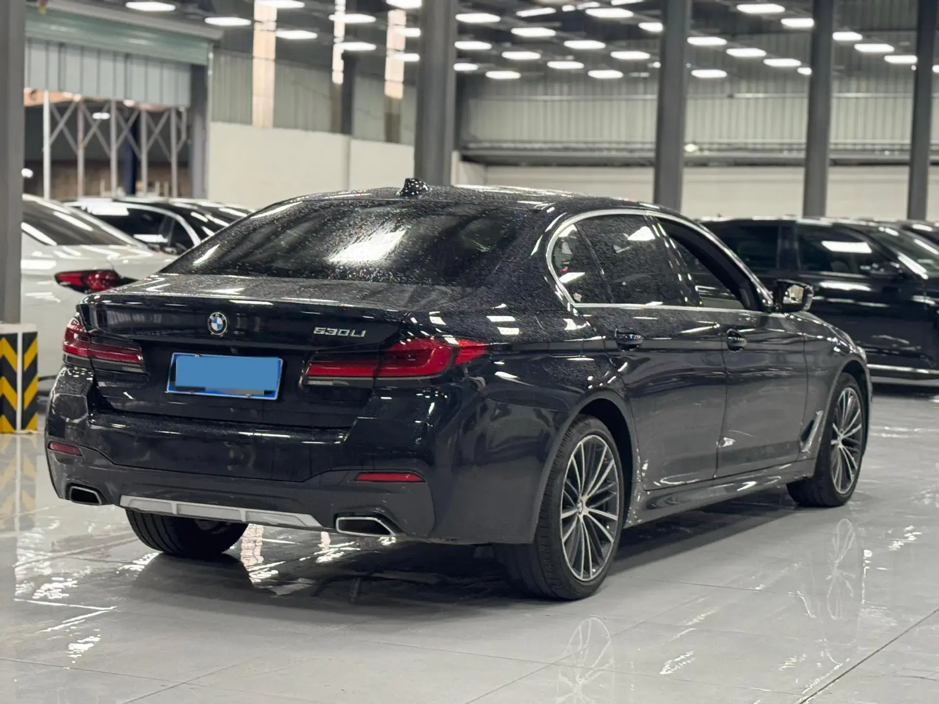 2022 BMW 5 thumbnail 4