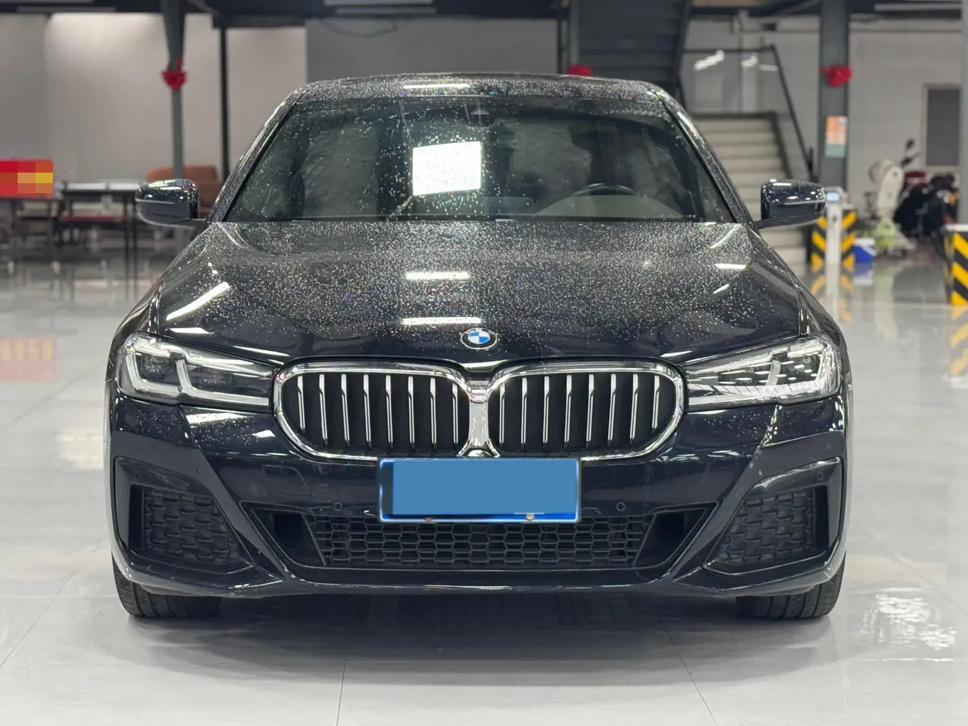 2022 BMW 5 thumbnail 2