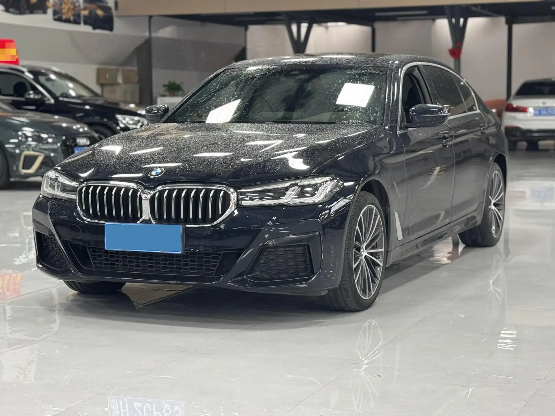 2022 BMW 5 view 1