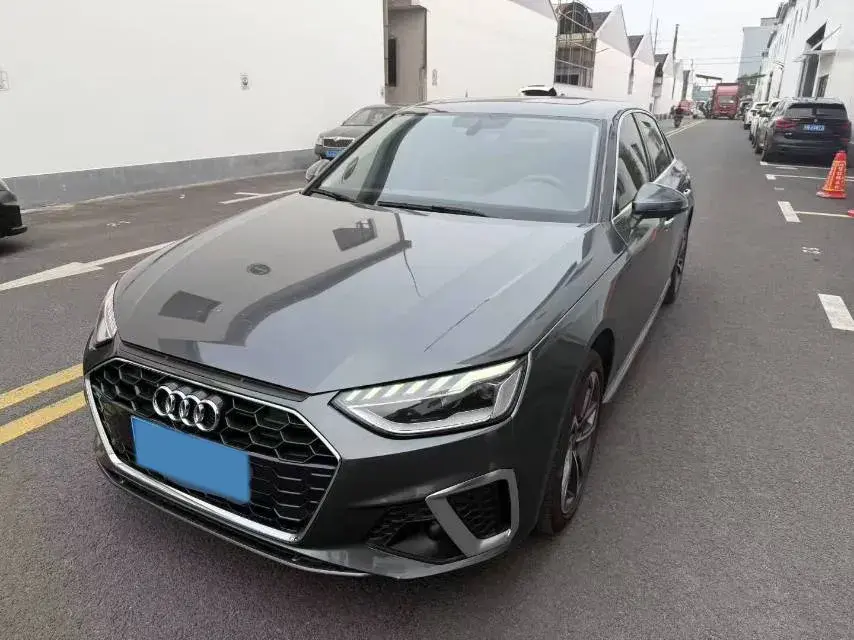 2023 AUDI A4L view 1