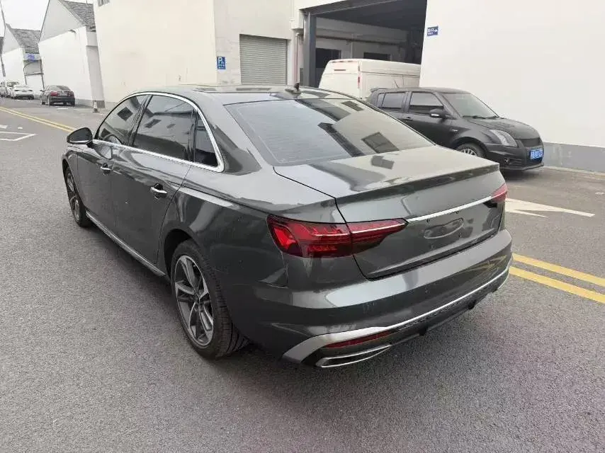 2023 AUDI A4L thumbnail 4