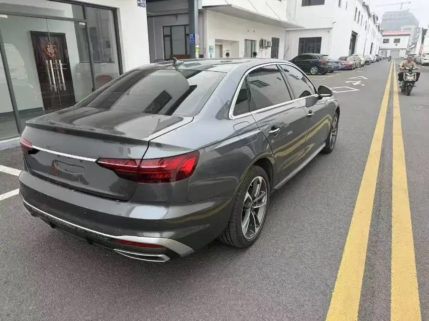 2023 AUDI A4L thumbnail 3