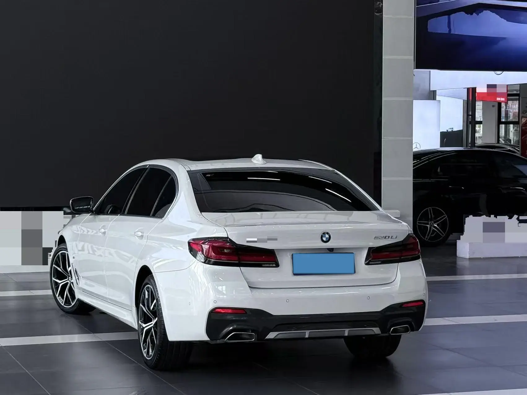 2021 BMW 5 thumbnail 4