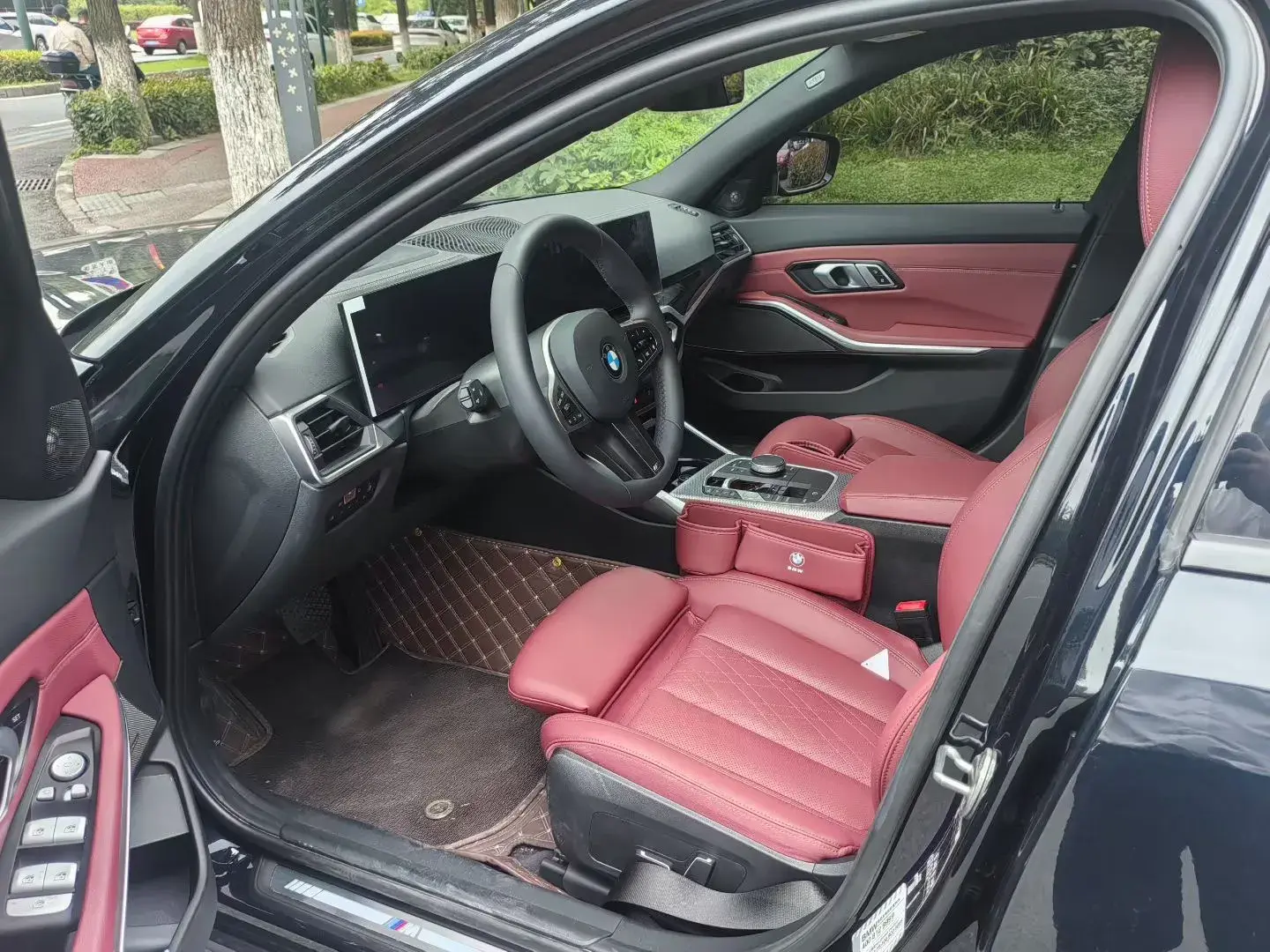 2024 BMW 3 thumbnail 3