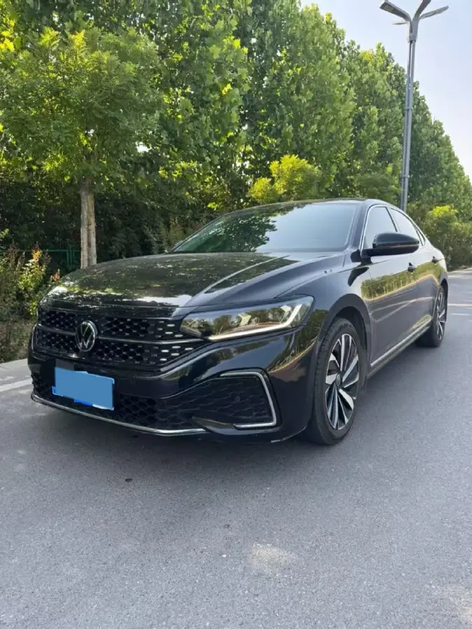 2023 Volkswagen Passat 2.0T 186HP L4 7DCT