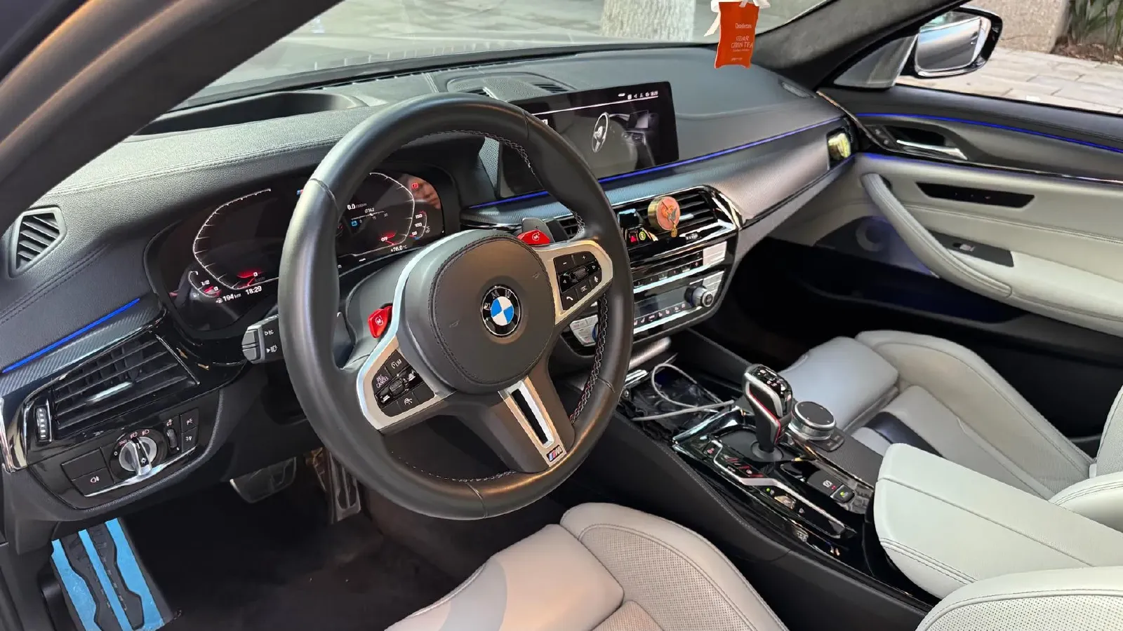 2018 BMW M5 4.4T 600HP V8 8AT,autocango,china used car exporter,china ev exporter,chinese used car exporter,chinese used ev exporter