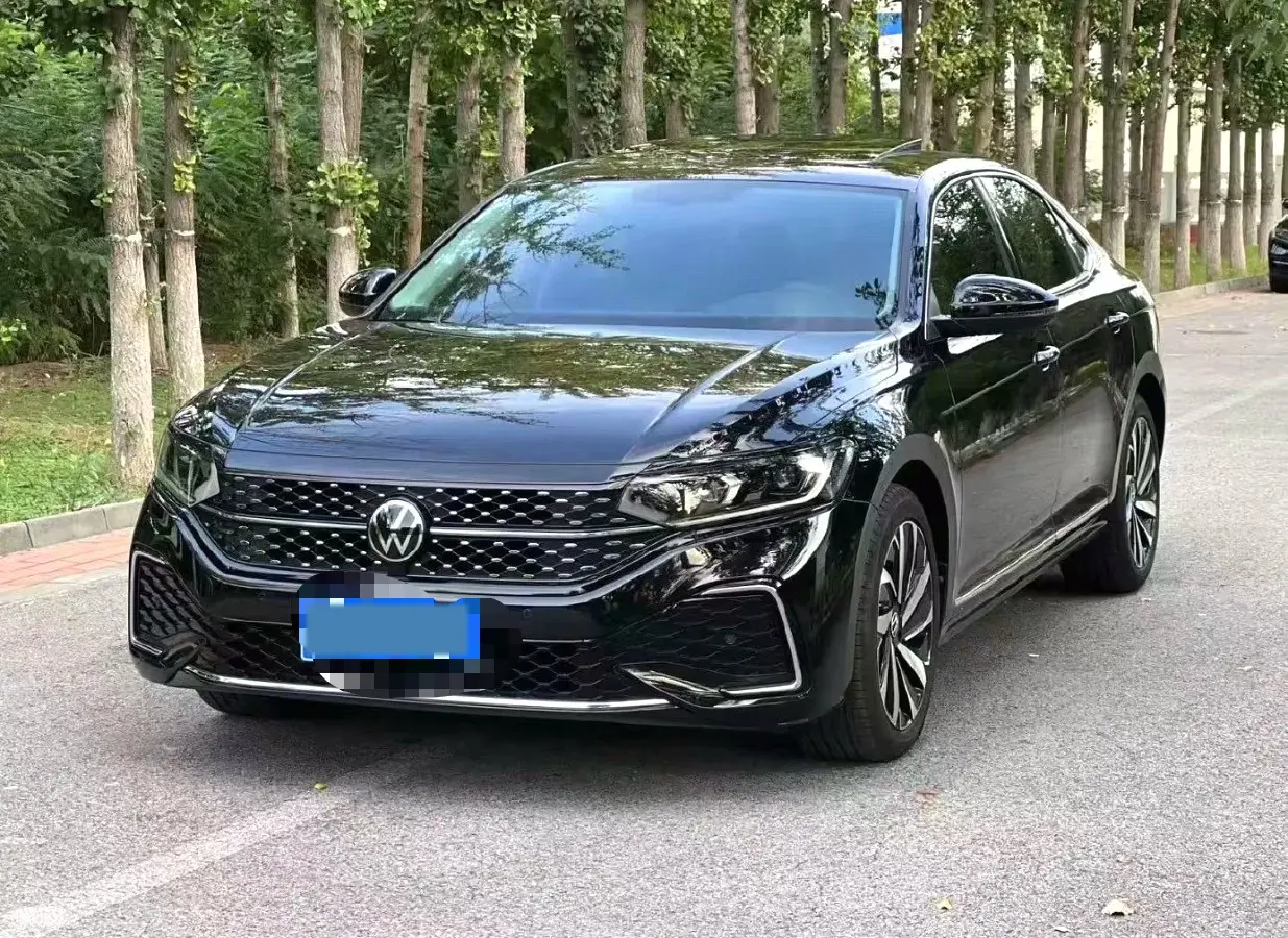 2023 Volkswagen Passat 2.0T 186HP L4 7DCT