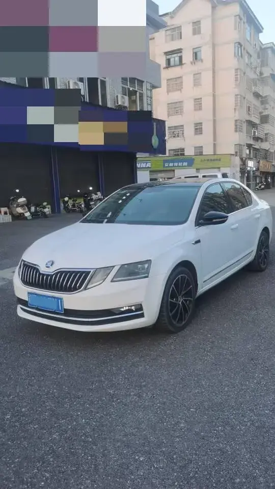2019 SKODA OCTAVIA view 1