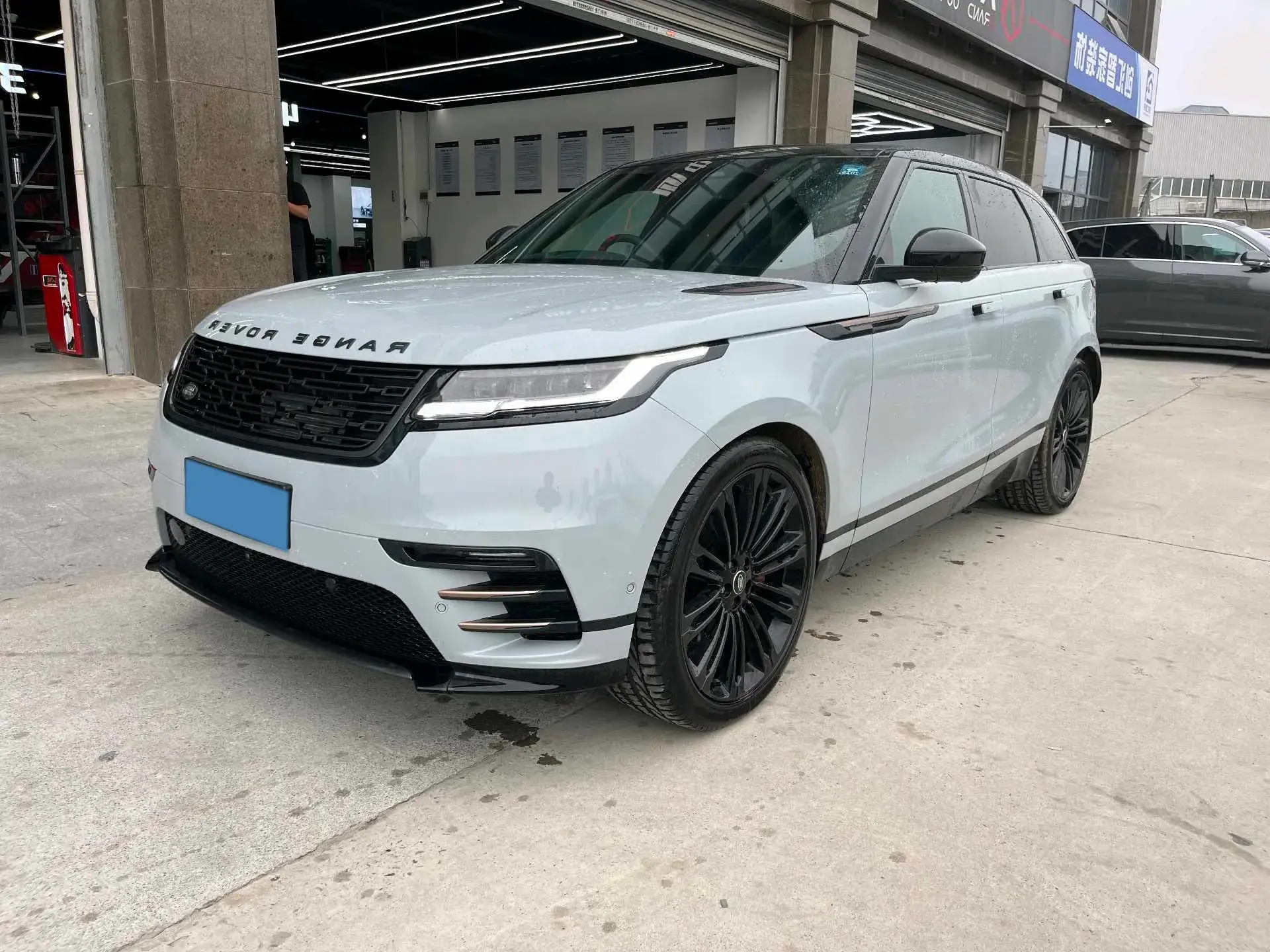 2024 LAND ROVER view 1
