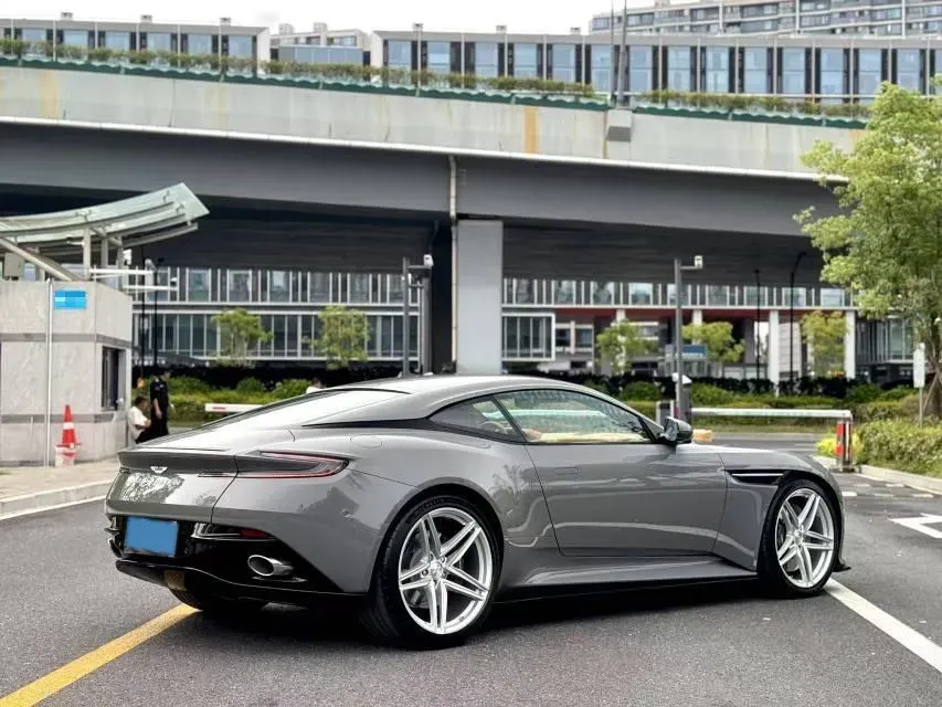 2025 Aston Martin DB12 4.0T 680HP V8 8AT,autocango,china used car exporter,china ev exporter,chinese used car exporter,chinese used ev exporter