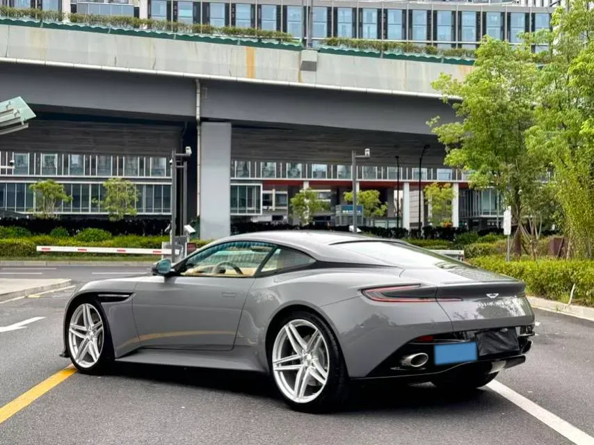 2025 Aston Martin DB12 4.0T 680HP V8 8AT,autocango,china used car exporter,china ev exporter,chinese used car exporter,chinese used ev exporter