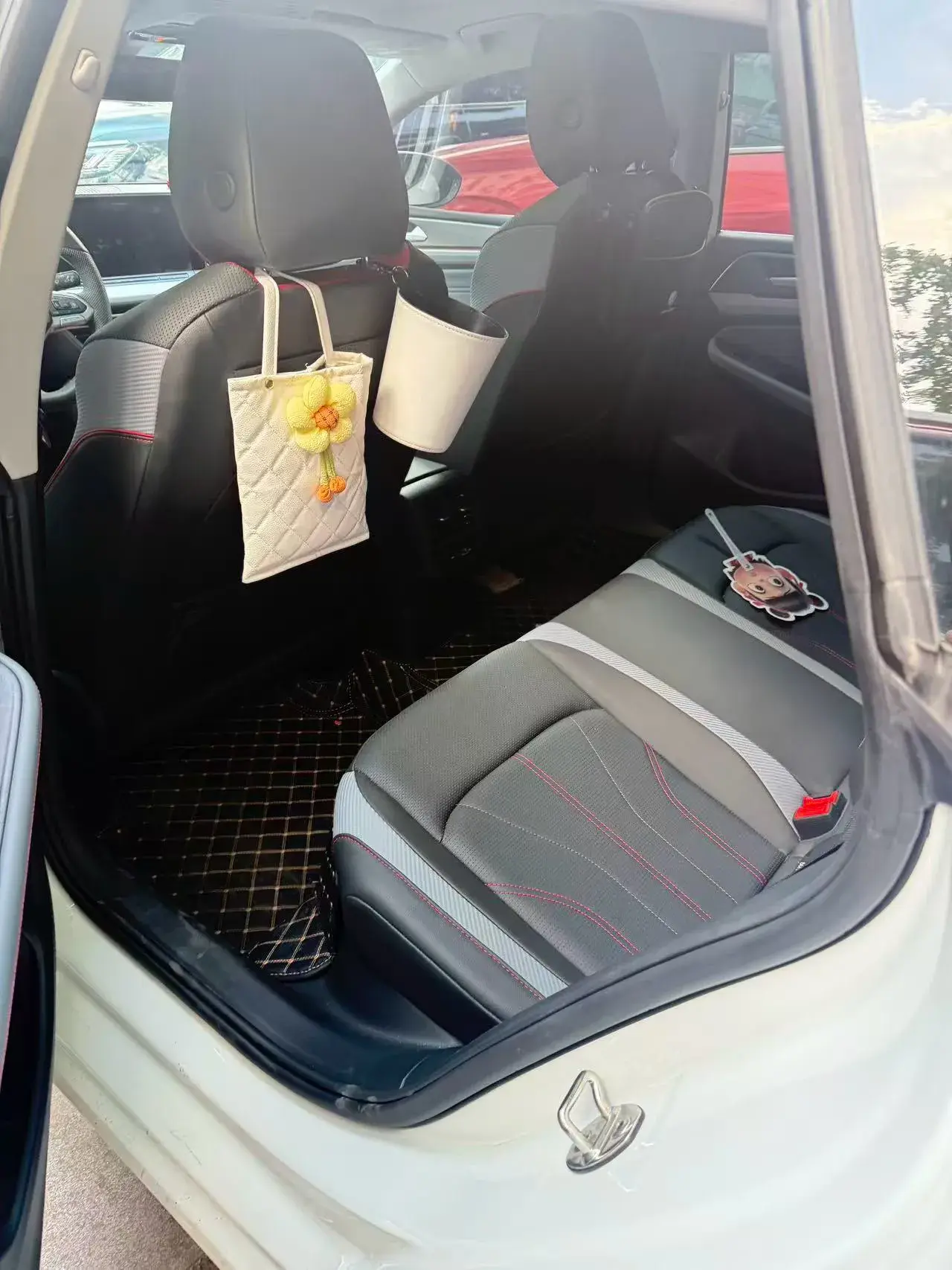 2024 VOLKSWAGEN LAMANDO thumbnail 3