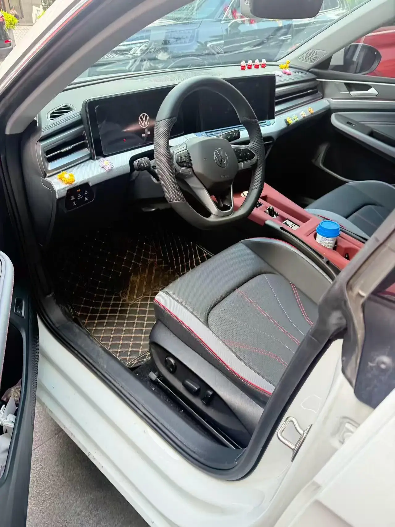 2024 VOLKSWAGEN LAMANDO thumbnail 2