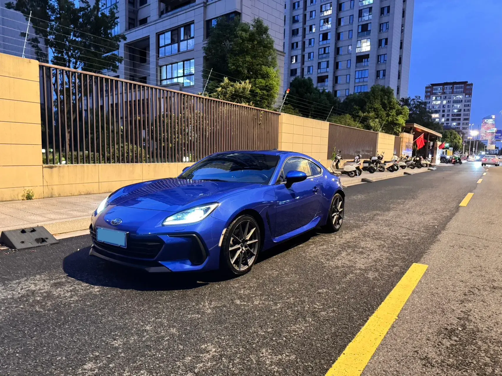 2022 SUBARU BRZ view 1