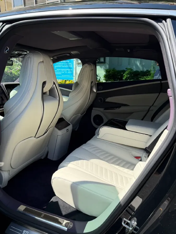 2025 YangWang U7 2.0T 245HP H4 E-CVT PHEV 52.4KWH,autocango,china used car exporter,china ev exporter,chinese used car exporter,chinese used ev exporter