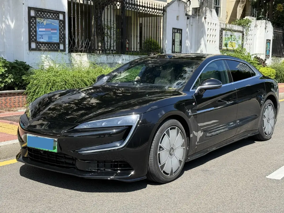 2025 YangWang U7 2.0T 245HP H4 E-CVT PHEV 52.4KWH