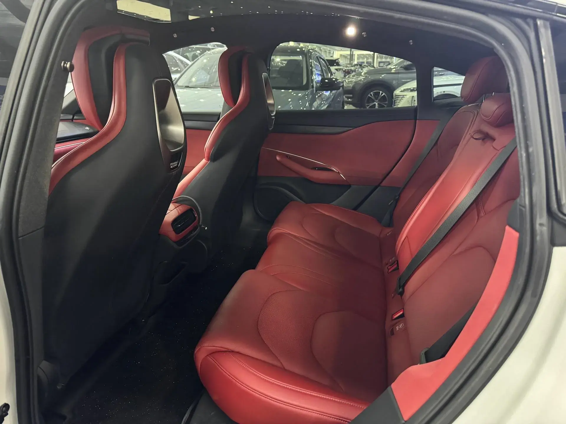 2024 MI SU7 thumbnail 4