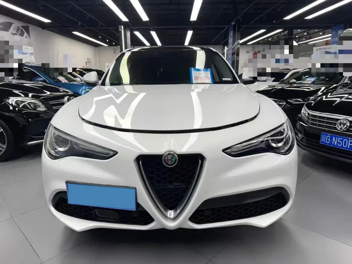 2017 ALFA ROMEO thumbnail 2