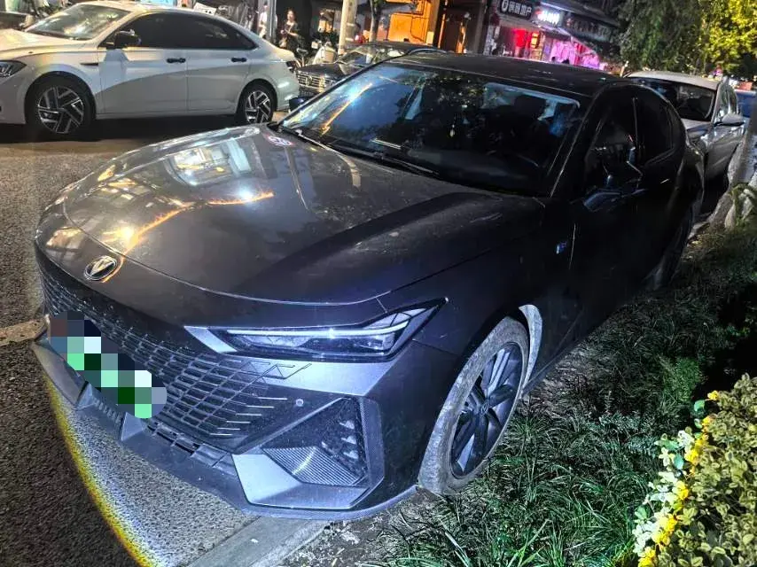 2023 ChangAn UNI-V iDD 1.5T 170HP L4 6TCT PHEV 18.4KWH