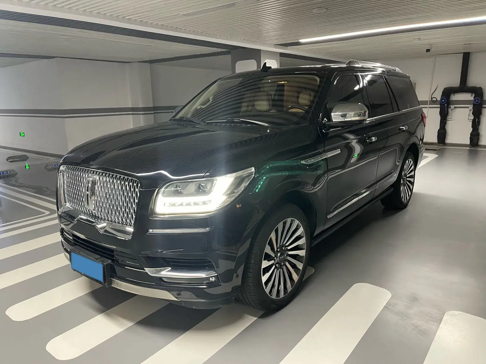 2019 LINCOLN NAVIGATOR view 1