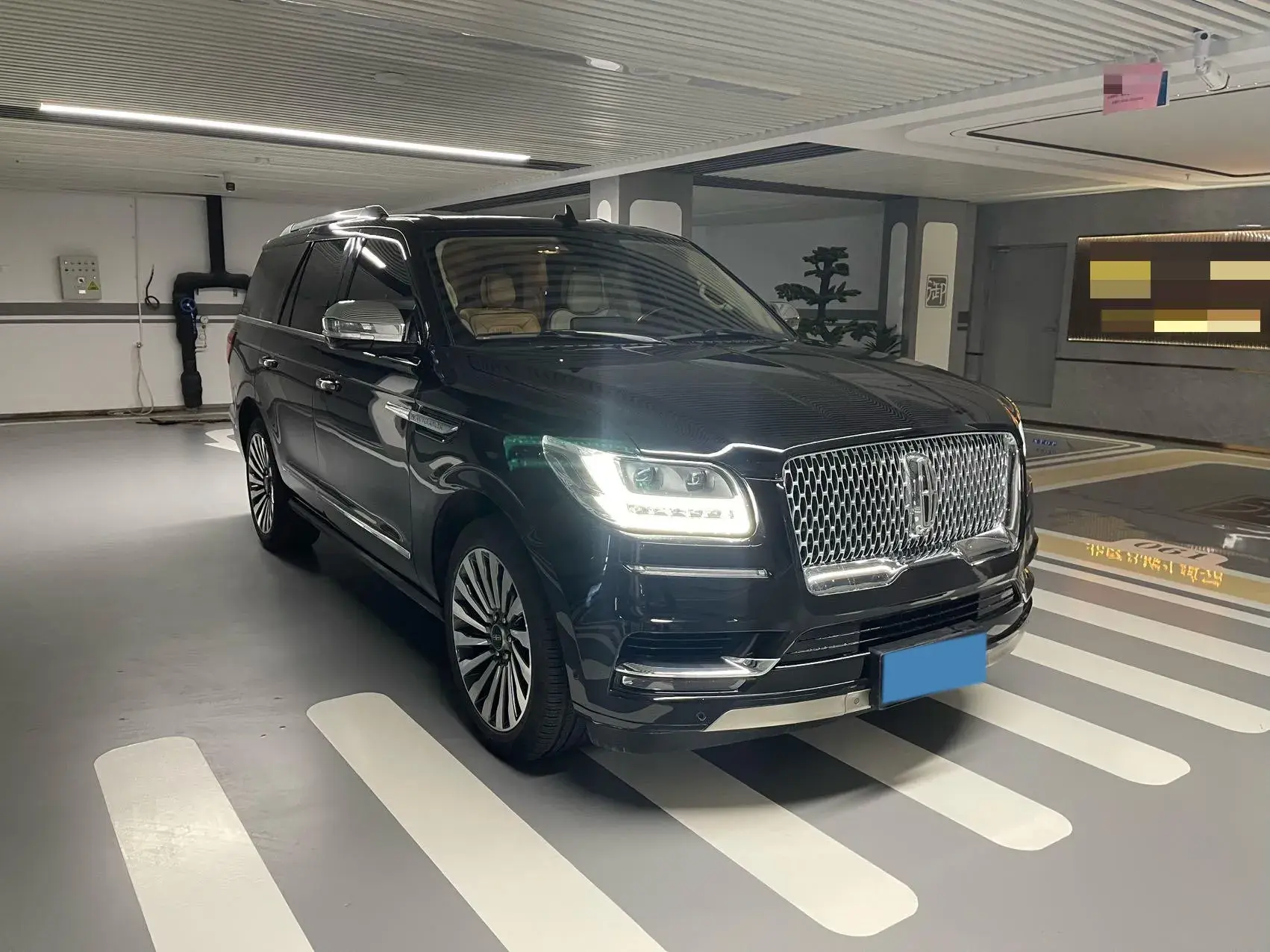 2019 LINCOLN NAVIGATOR thumbnail 3