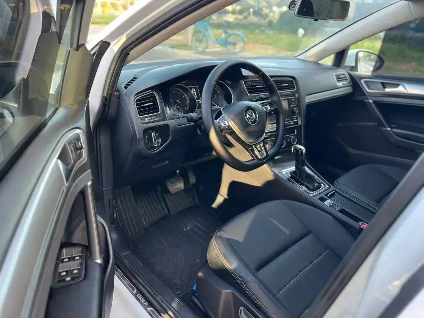 2019 VOLKSWAGEN GOLF thumbnail 4