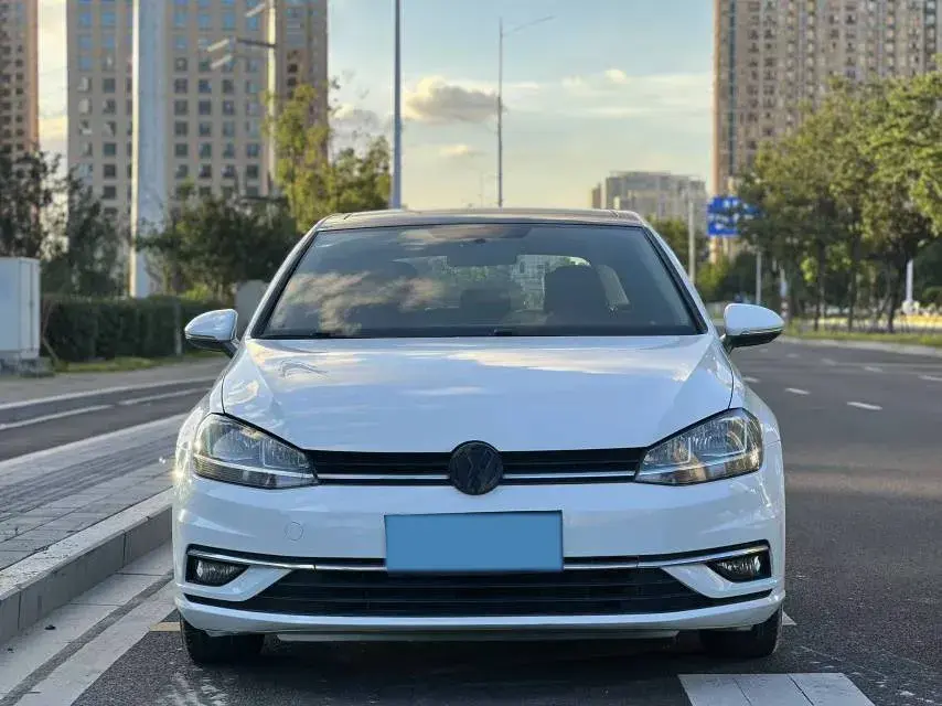 2019 VOLKSWAGEN GOLF thumbnail 2
