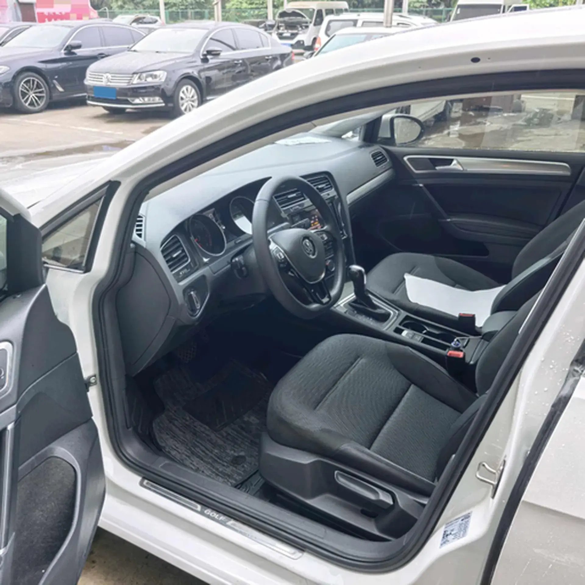 2019 VOLKSWAGEN GOLF thumbnail 4