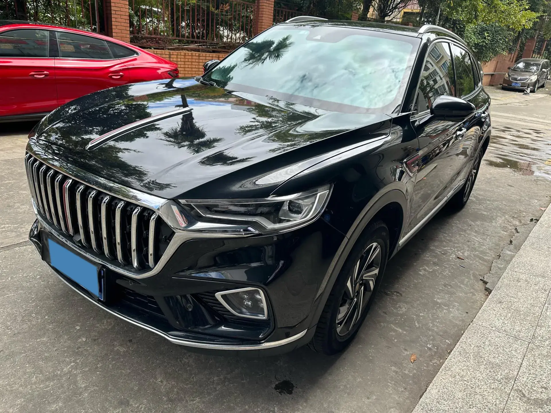 2022 HONGQI HS5 view 1
