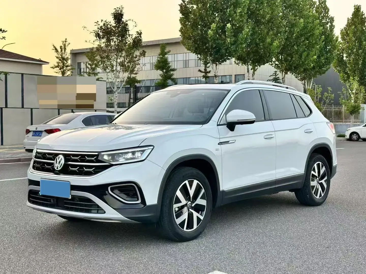 2023 VOLKSWAGEN TAYRON view 1