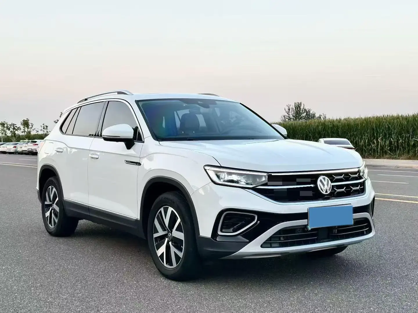 2023 VOLKSWAGEN TAYRON thumbnail 3