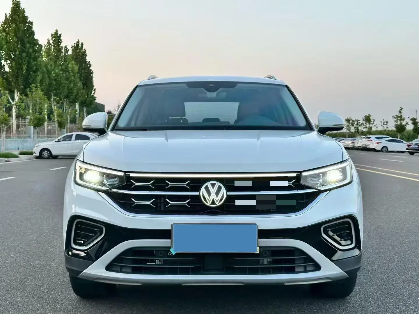 2023 VOLKSWAGEN TAYRON thumbnail 2