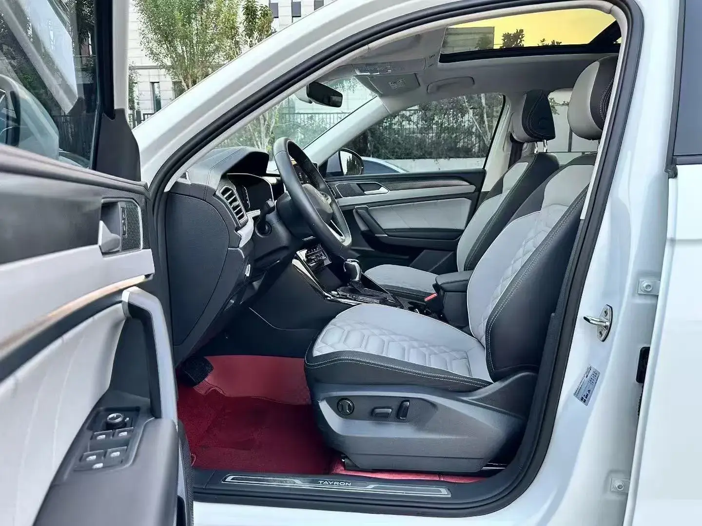 2023 VOLKSWAGEN TAYRON thumbnail 4