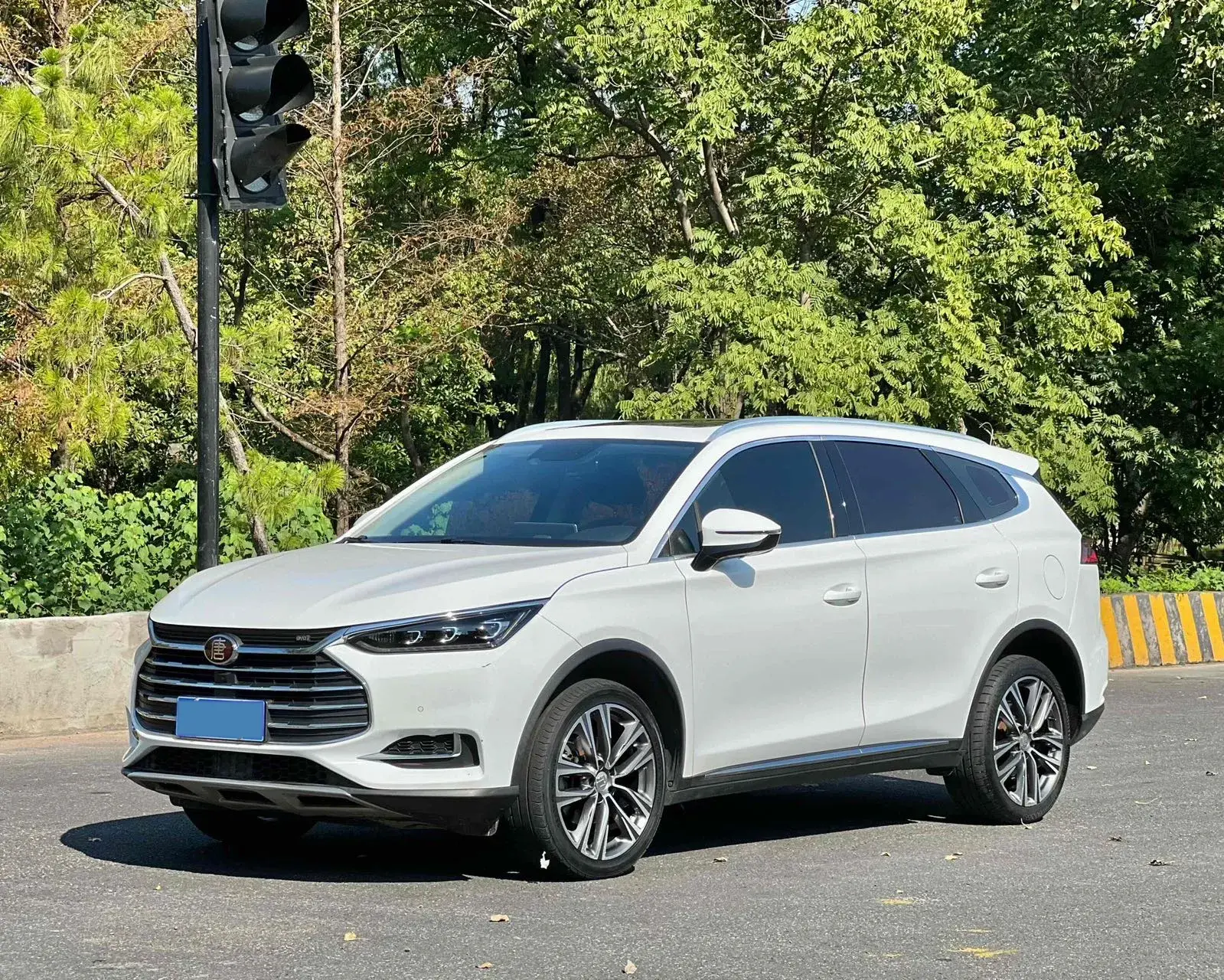 2018 BYD TANG view 1