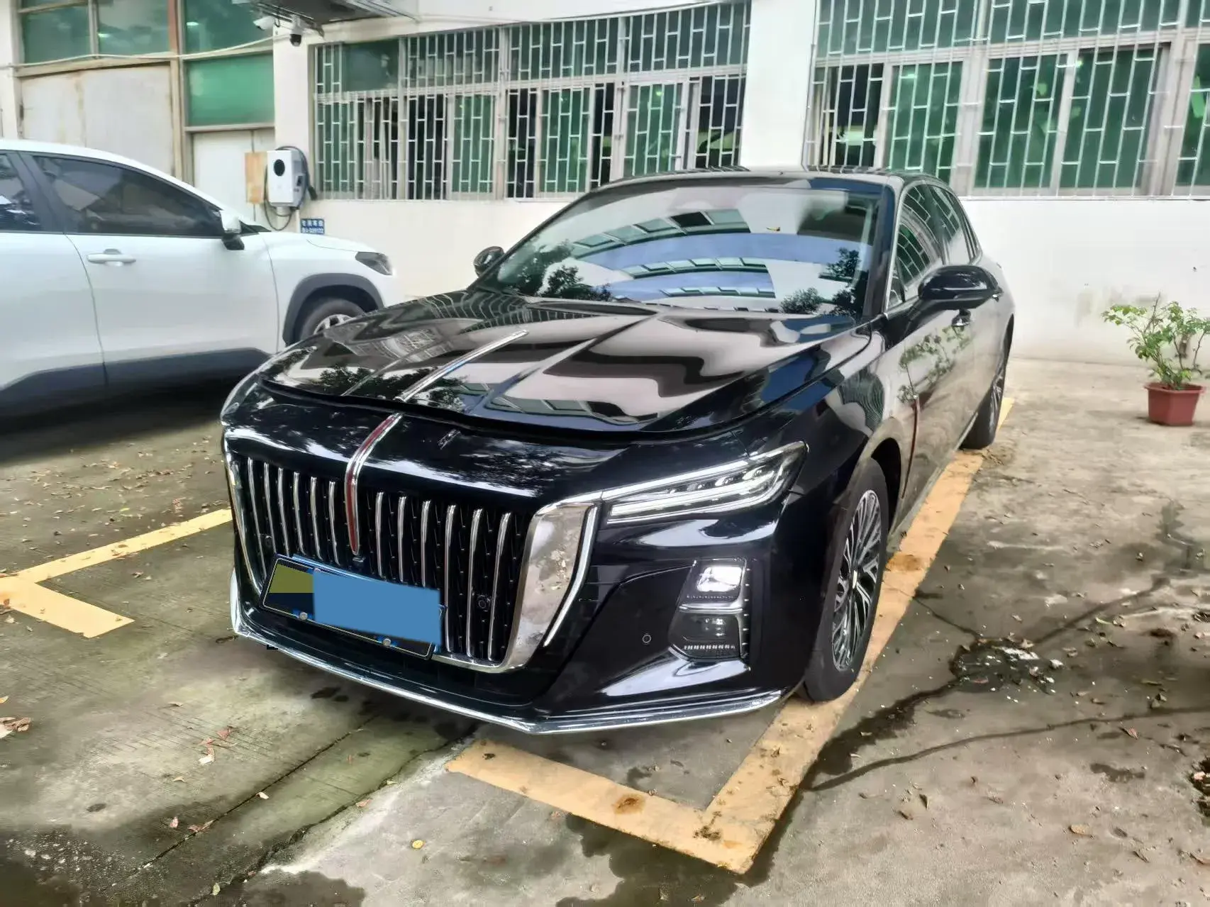 2025 HONGQI H5 view 1