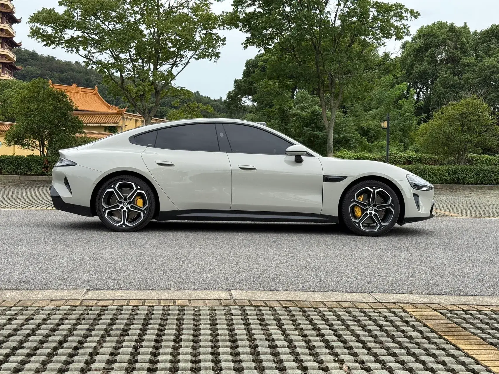 2024 MI SU7 thumbnail 3