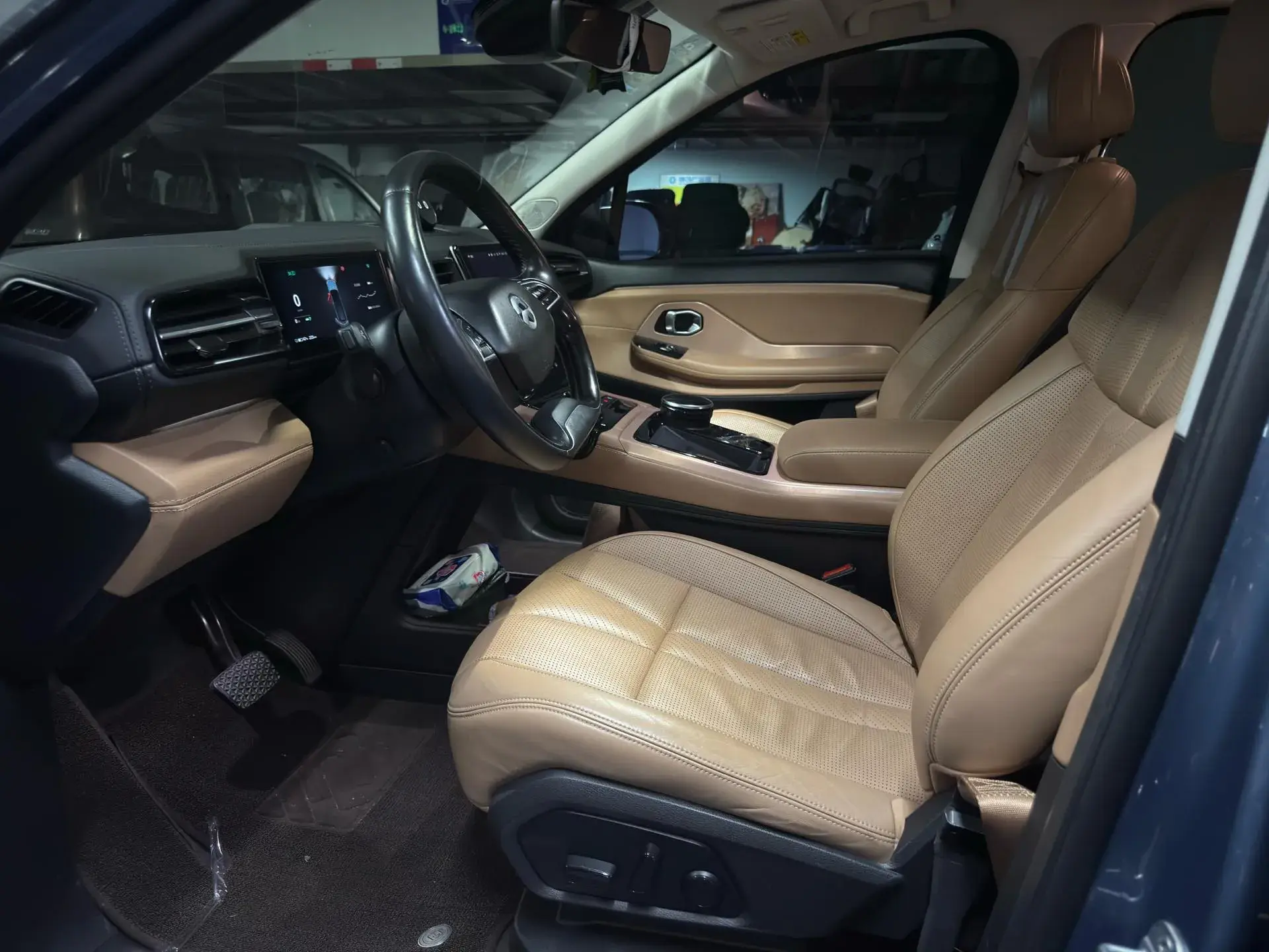 2018 NIO ES8 thumbnail 4