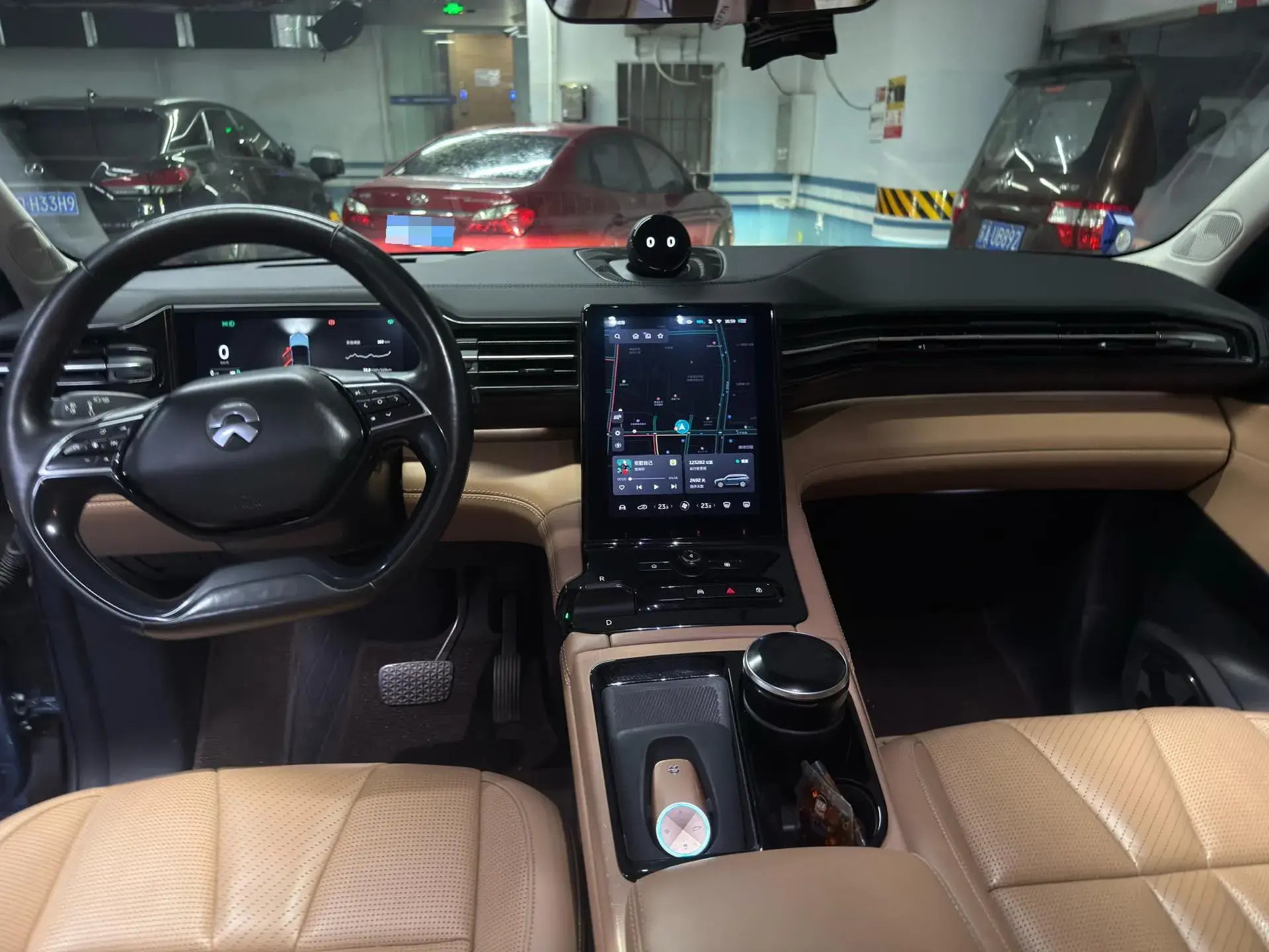 2018 NIO ES8 thumbnail 3