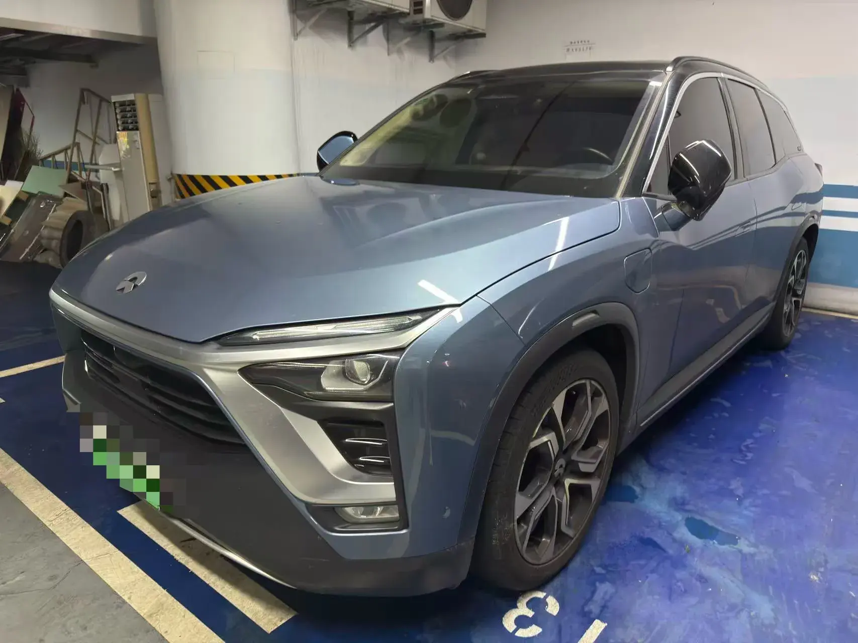 2018 NIO ES8 view 1