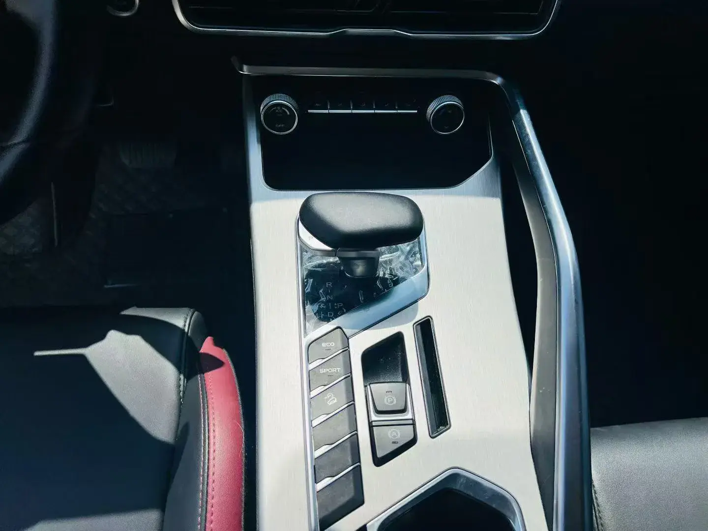 2021 GEELY COOLRAY thumbnail 4