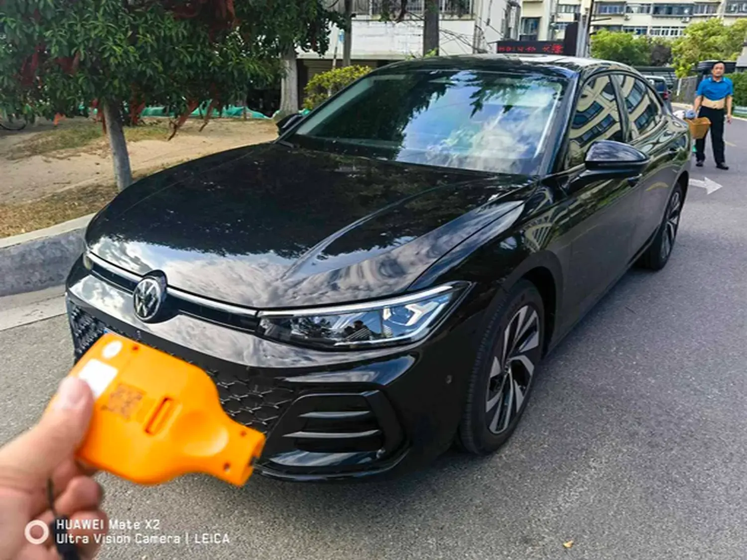 2025 VOLKSWAGEN PASSAT view 1