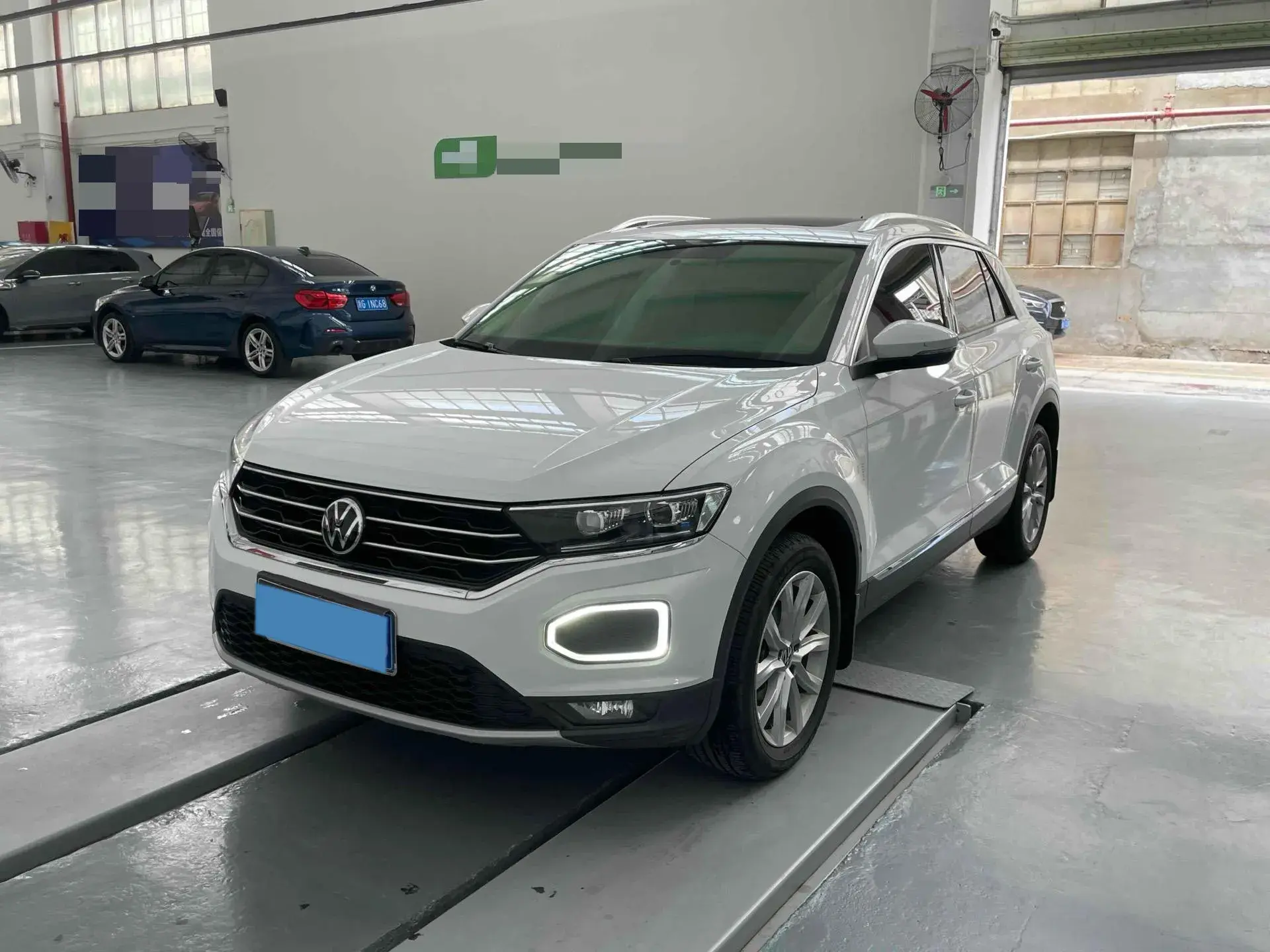 2022 VOLKSWAGEN T-ROC view 1