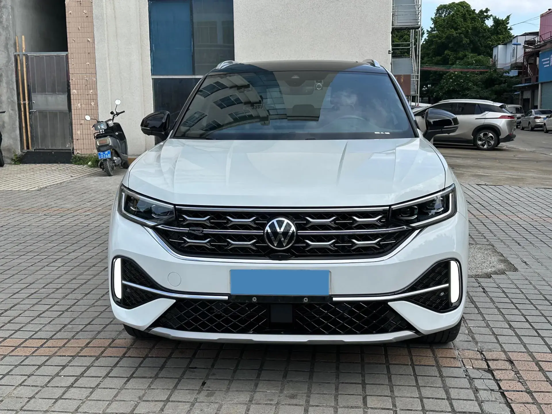 2023 VOLKSWAGEN TAYRON thumbnail 2