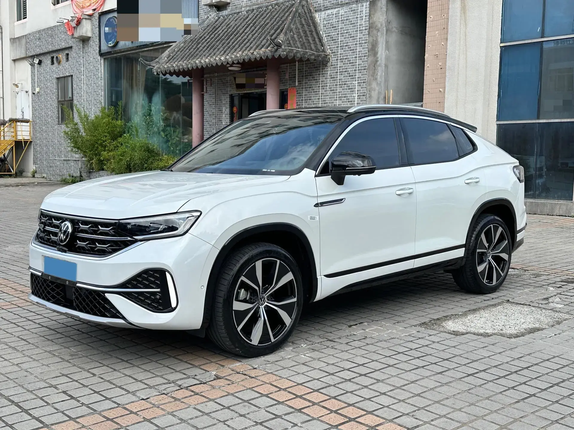 2023 VOLKSWAGEN TAYRON view 1