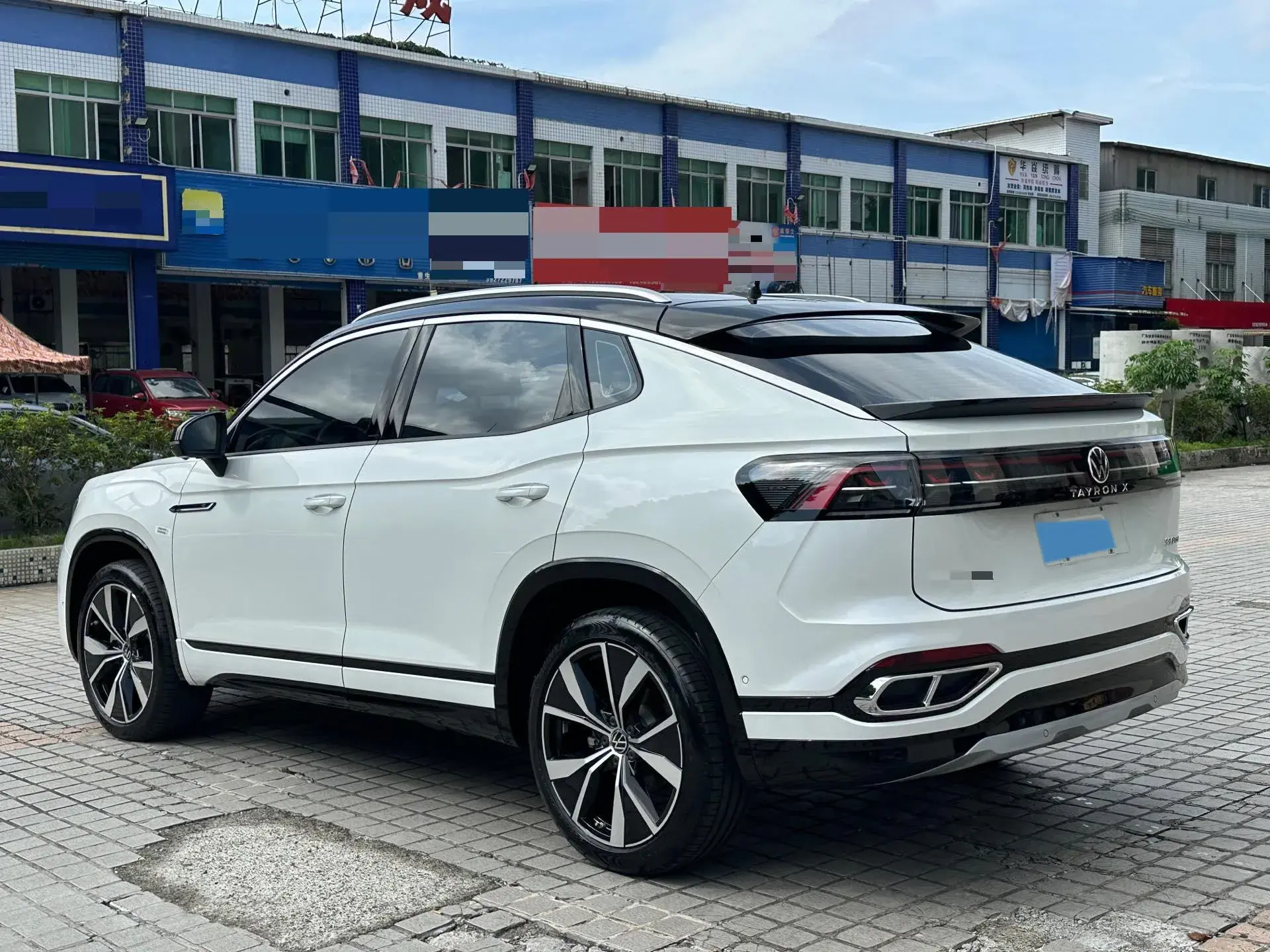 2023 VOLKSWAGEN TAYRON thumbnail 3