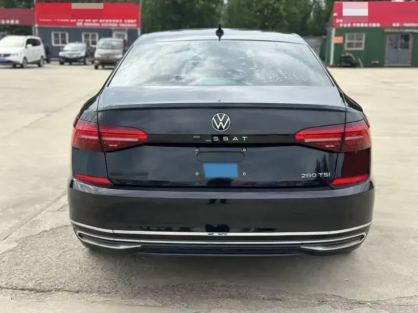 2021 VOLKSWAGEN PASSAT thumbnail 4
