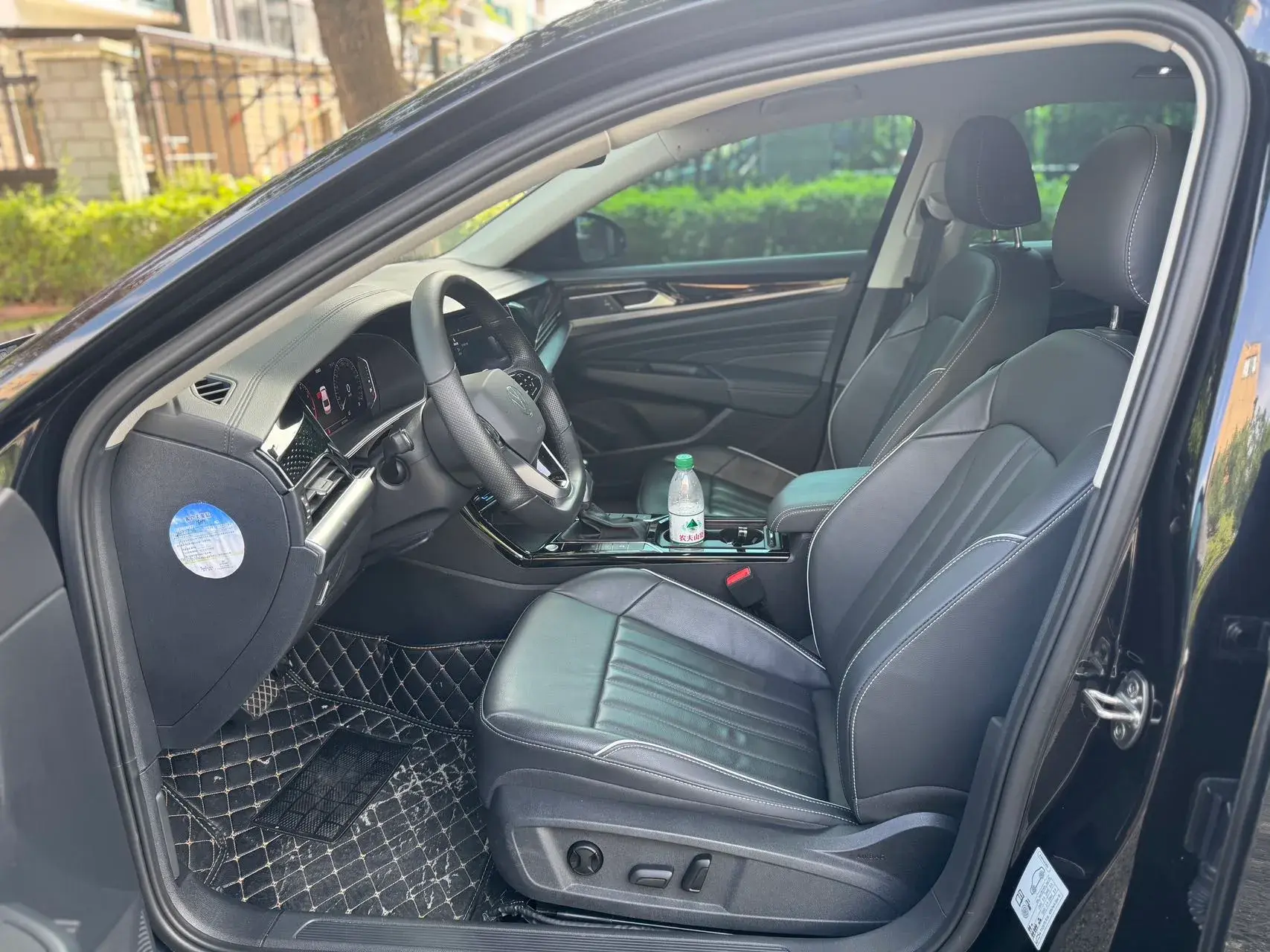 2022 VOLKSWAGEN PASSAT thumbnail 4